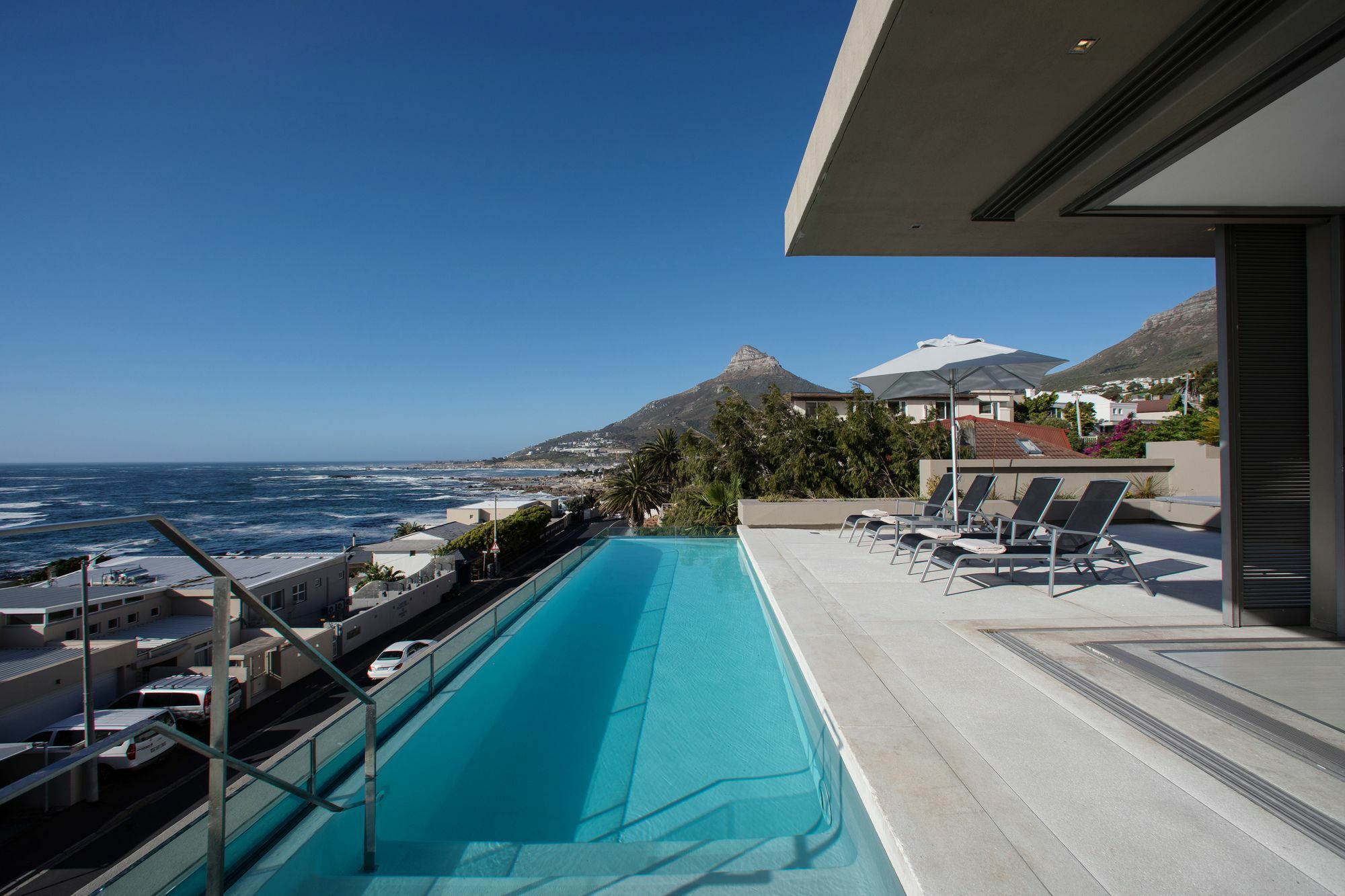 Blue Views Penthouse Beachfront Apartment With Pool Кейптаун Екстериор снимка