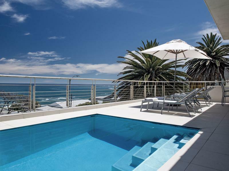 Blue Views Penthouse Beachfront Apartment With Pool Кейптаун Екстериор снимка